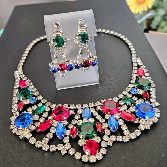 Stunning Vintage Rhinestone Bib Necklace & Earring Set...